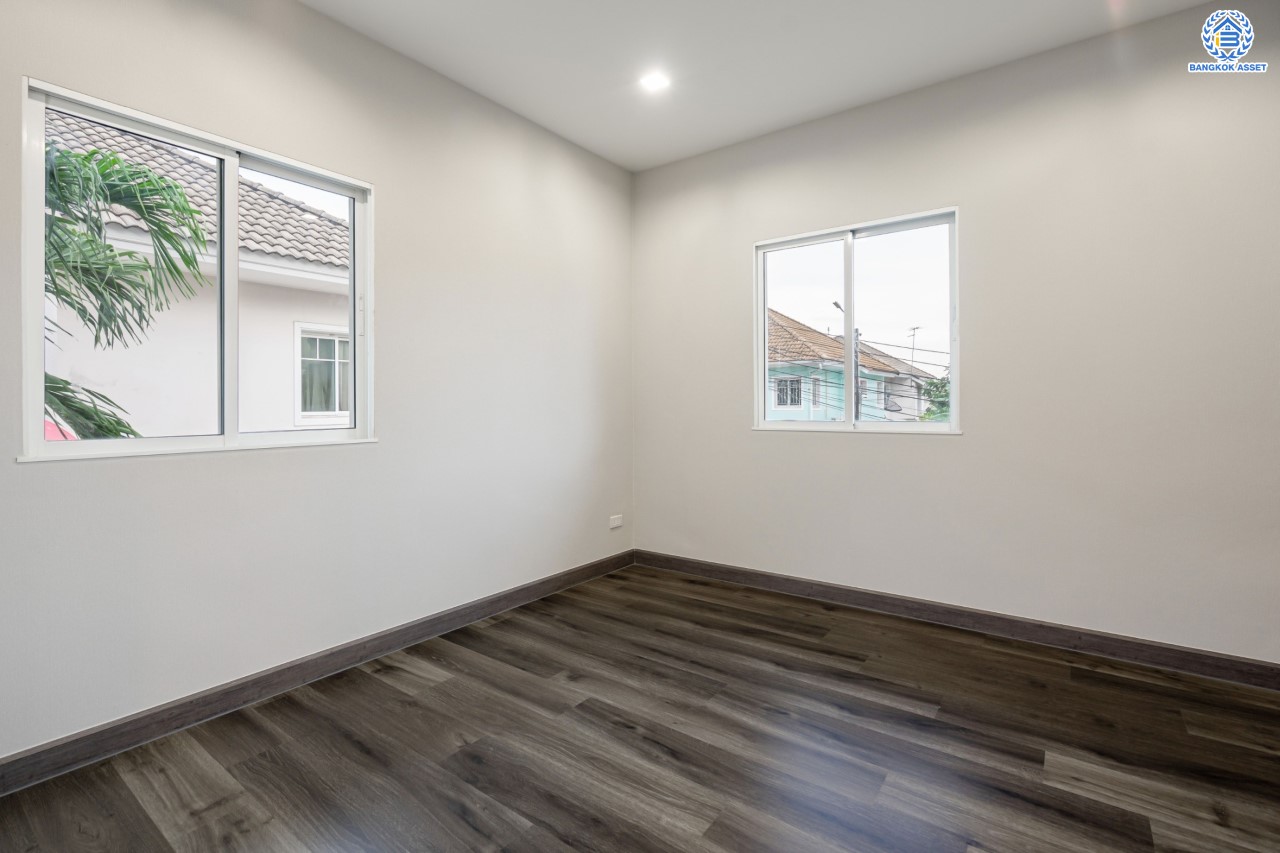 บ้านมือสองตกแต่งใหม่ ม.บางกอกบูเลอวาร์ด ราชพฤกษ์-พระราม5 เนื้อที่ 69 ตร.ว. บนสังคมคุณภาพ SC Asset* ฟังก์ชันพร้อม 3 ห้องนอน 4 ห้องน้ำ 1 ห้องแม่บ้าน จอดรถได้ 2 คัน บนทำเลติดถนนราชพฤกษ์ ใกล้วงเวียนพระรามห้า, ทางด่วนศรีรัช และเพียง 10 ถึงรถไฟฟ้า "สถานีบางรักใหญ่"